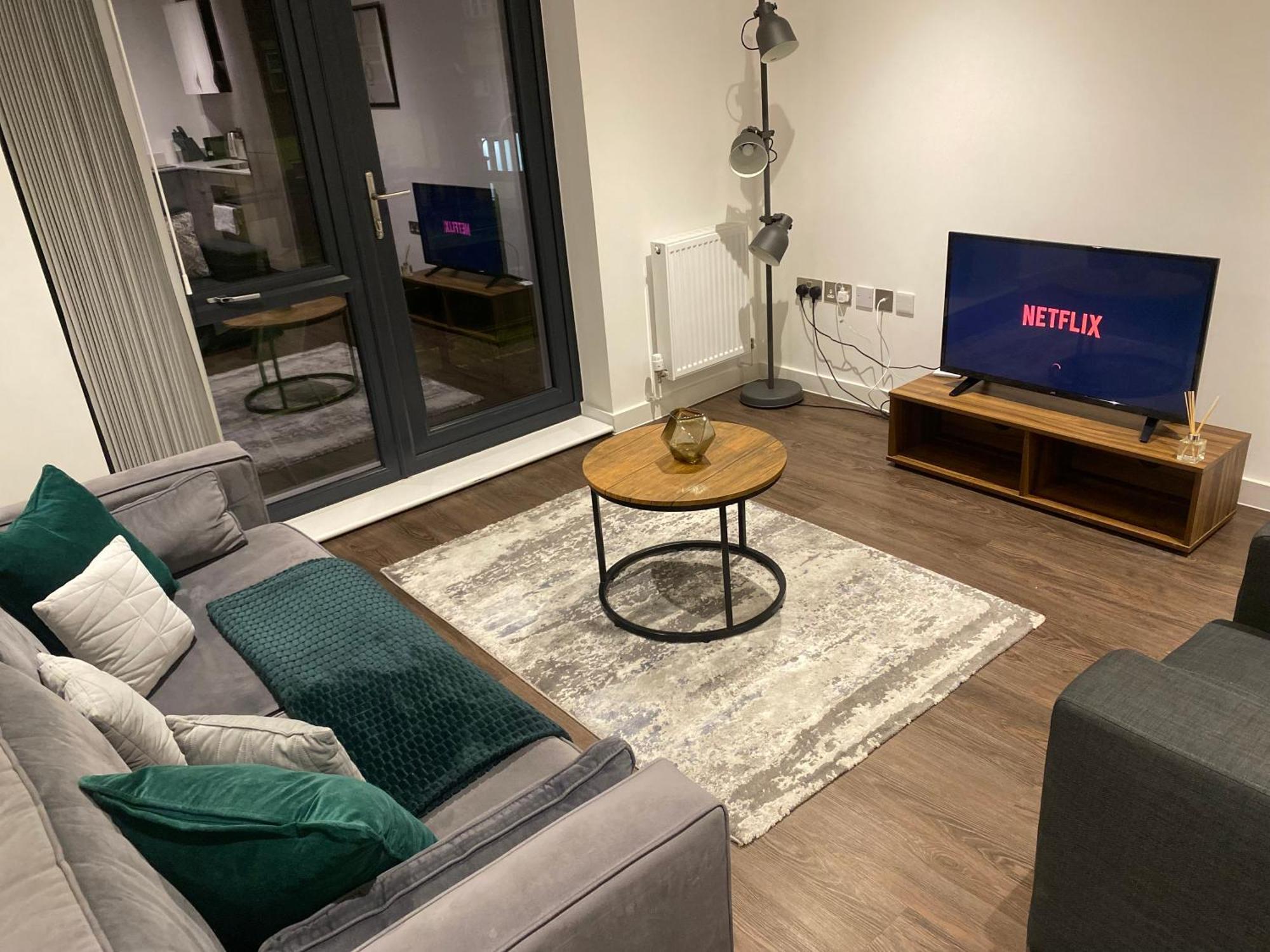 Апартаменты Luxury Apartment, Free Parking & Free Gym *